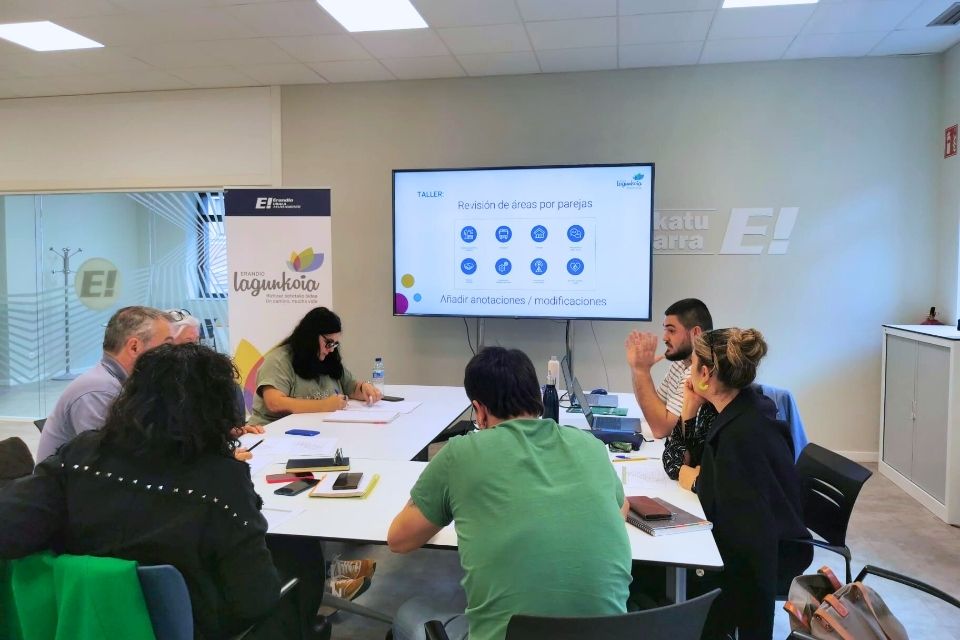 Encuentros con el equipo técnico y político del municipio Encuentros con el equipo técnico y político del municipio